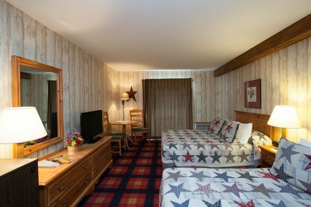 The Country Of Lancaster 3*
